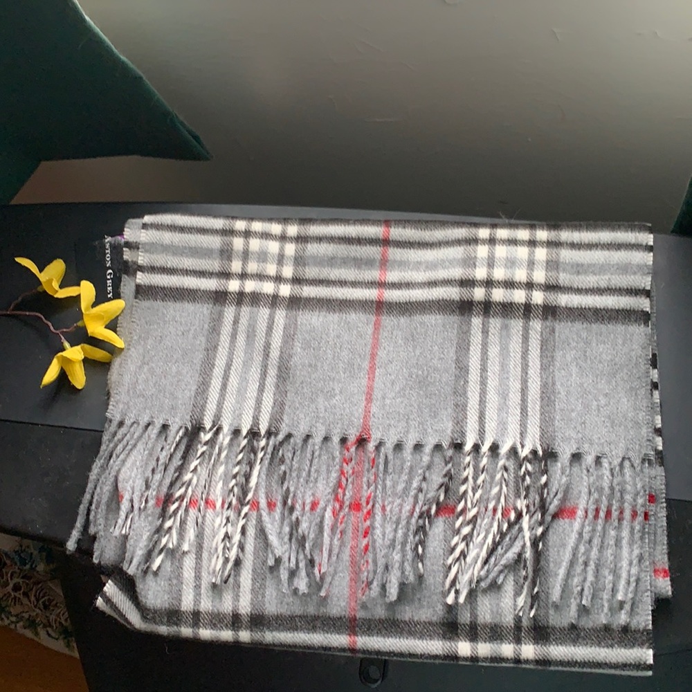 NWT Grey Plaid Scarf